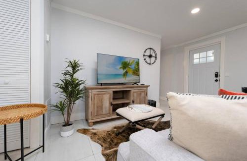Jacksonville Beach Apartment | Be A Nomad - Entire Triplex - Steps to the beach