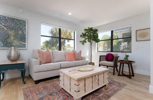 Jacksonville Beach Apartment | Be A Nomad - Entire Triplex - Steps to the beach
