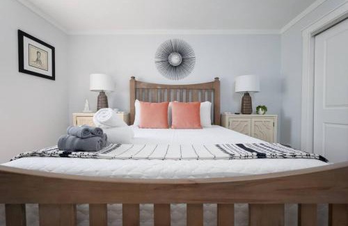 Jacksonville Beach Apartment | Be A Nomad - Entire Triplex - Steps to the beach