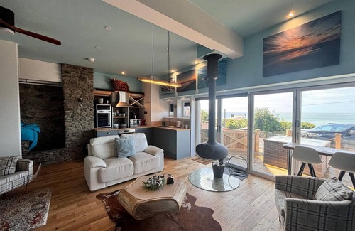 Barmouth House | Be whisked away this winter to the coziest seaside snug.