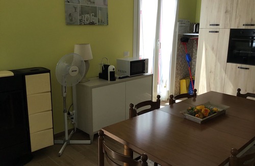 Caravonica House | Bea Bright and Welcoming House