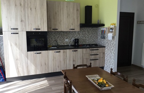 Caravonica House | Bea Bright and Welcoming House