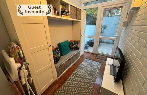 Bournemouth City Centre Apartment | Beach 3 mins walk, 2PM check-in, private garden.