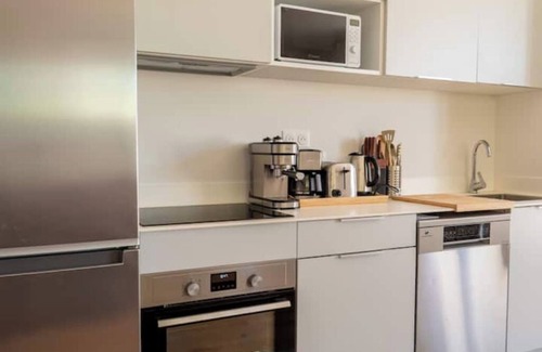 Boyardville Apartment | Beach 50m away - sleeps 8 - top quiet residence