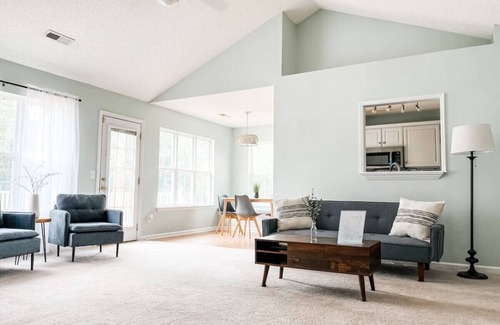 Myrtle Grove House | Beach-a-Holic Getaway! Free Bikes + Garage Parking