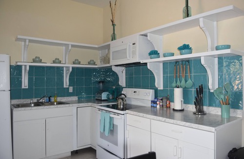 Farmer's Hill House | Beach Access House. With Beach Supplies.