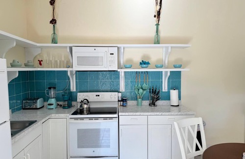 Farmer's Hill House | Beach Access House. With Beach Supplies.