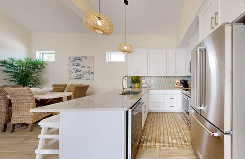 Port Aransas House | Beach Access, Private Hot Tub, Pet Friendly, Shared Pool