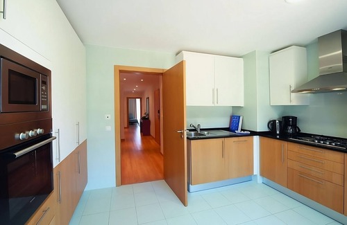 Olhao Apartment | Beach Adventure in Armona Mar Beach! Full Kitchen, Pet-friendly, Outdoor Pool!