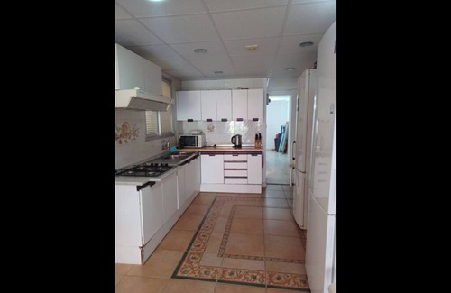 La Malva-rosa Apartment | Beach Apartment with 2 Bedrooms - 1 Min Walk to Malvarrosa beach!