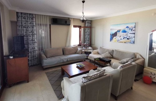 Dagbelen House | Beach apartment with large terrace and sea view