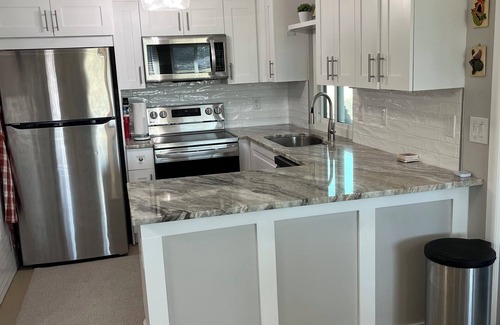 Englewood House | Beach Area retreat .with a Pool Englewood near Dearborn Street .