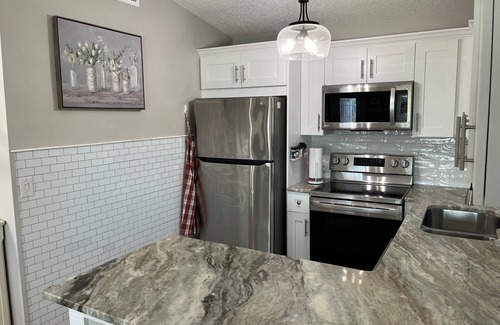 Englewood House | Beach Area retreat .with a Pool Englewood near Dearborn Street .