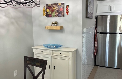 Englewood House | Beach Area retreat .with a Pool Englewood near Dearborn Street .