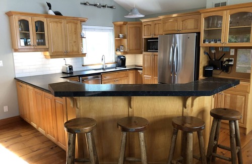 Minden Hills Cottage | Beach Bay Cottage - Halls Lake. Private Shallow Sandy Beach