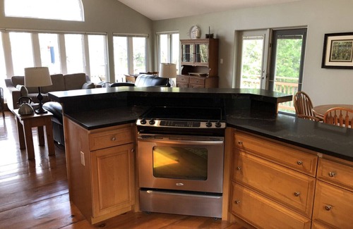 Minden Hills Cottage | Beach Bay Cottage - Halls Lake. Private Shallow Sandy Beach