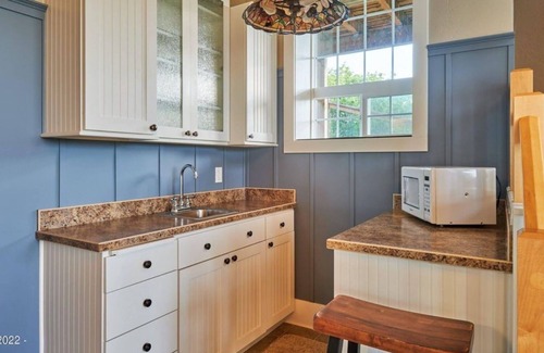 Newport House | Beach, Bayfront, Breweries. Picturesque Ocean View