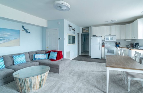 Cape Charles Apartment | Beach, beach, beach in historic Cape Charles. Lovely 2BR Apt1Block from beach