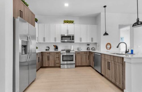 Ruskin Apartment | Beach Bliss Modern 3 Bed Oasis Mins from Shore