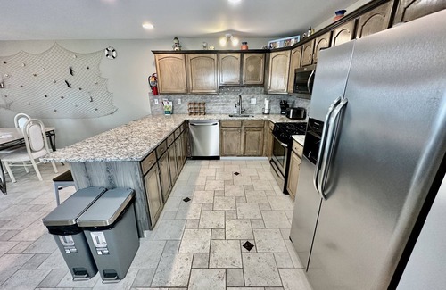 Cape May - Wildwood Condo | BEACH BLOCK, 100 steps to BOARDWALK and SAND, Sleeps 10
