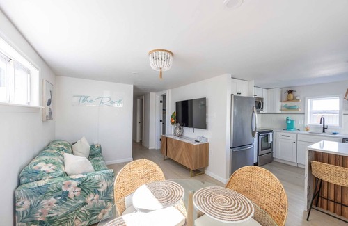 Ocean City House | Beach Block-1min Walk-Luxury-The Reef Downstairs