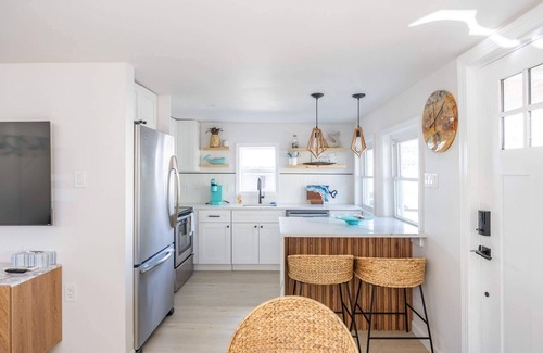 Ocean City House | Beach Block-1min Walk-Luxury-The Reef Downstairs