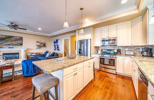 North End Condo | BEACH BLOCK! CENTER OF BOARDWALK. ARCADE AVAILABLE. Beautifully Decorated!