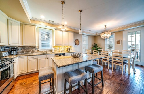 North End Condo | BEACH BLOCK! CENTER OF BOARDWALK. ARCADE AVAILABLE. Beautifully Decorated!