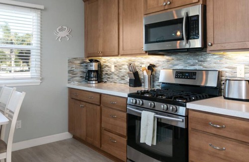 Pierpont Bay House | Beach-block Charming Upstairs Duplex