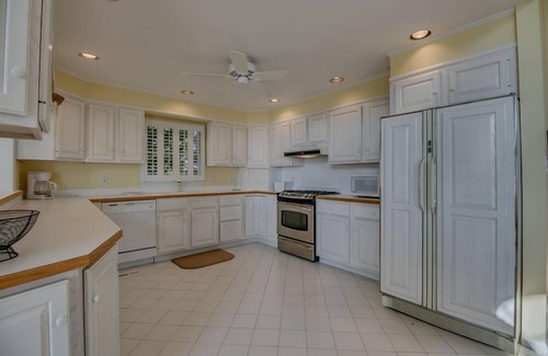 Avalon House | Beach block home just 3rd from the beach with ocean views in the south end of Avalon
