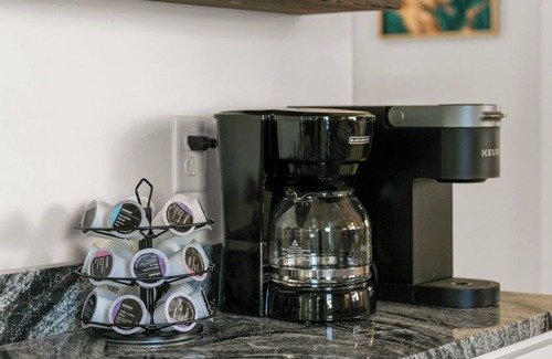 Onset House | Beach, Breeze & Bunk Beds. FamilyFun Steps to the Shore. Dog-Friendly, GameWall.