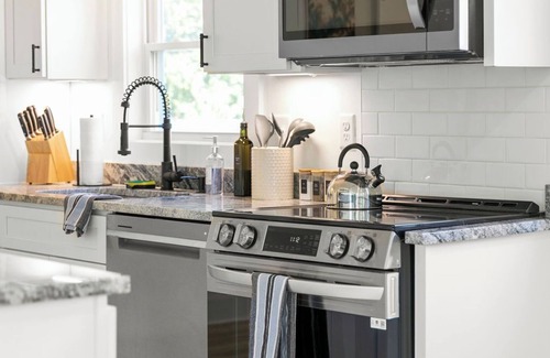 Onset House | Beach, Breeze & Bunk Beds. FamilyFun Steps to the Shore. Dog-Friendly, GameWall.