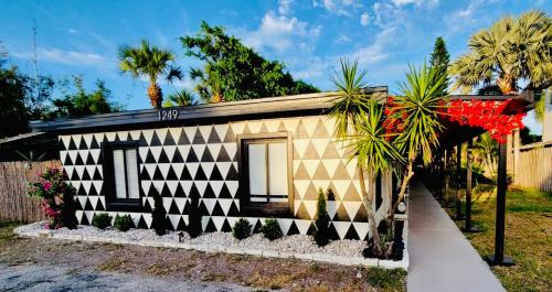 Cocoa Beach Apartment | Beach Bungalows By The Sea 3