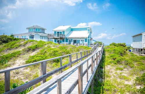Caswell Beach House | Beach Buzz by Oak Island Accommodations