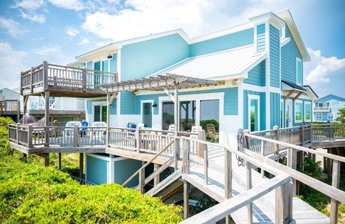 Caswell Beach House | Beach Buzz by Oak Island Accommodations