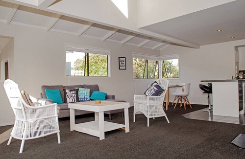 Whangamata Cottage | Beach Central - Whangamata Holiday Home