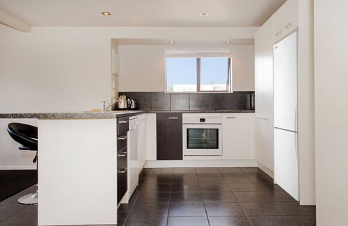 Whangamata Cottage | Beach Central - Whangamata Holiday Home