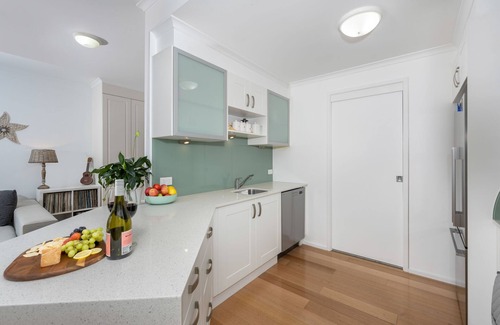 Newcastle East Apartment | "Beach City"-ACE location-2BR+2 Bath+Garage-80m to beach+5 star😍
