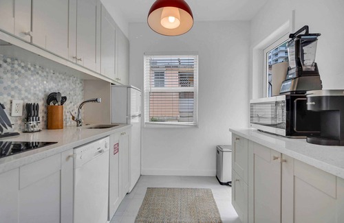 Barrier Island Condo | Beach Condo | King Bed | Lush Patio w/BBQ | Breakers Key Five | H0MES