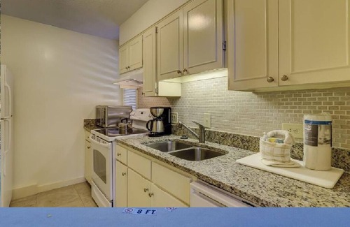 Palmetto Dunes Cottage | Beach Cottage: Village at Palmetto Dunes- WALK to Beach!