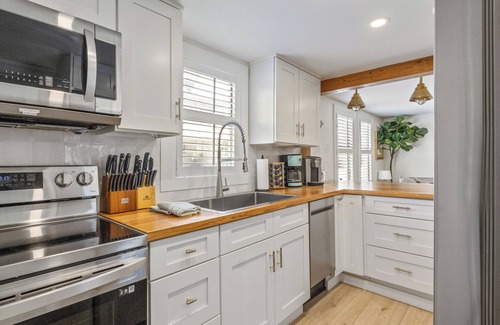 Jacksonville Beach Cottage | Beach Cottage I, near the beach, TPC Sawgrass, Mayo Clinic, & Ponte Vedra Beach