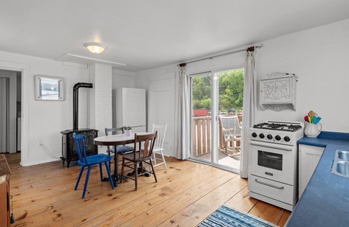 Harbourville Cottage | Beach Cottage for 4 people