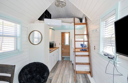 Umatilla House | Beach Cottage Tiny Home