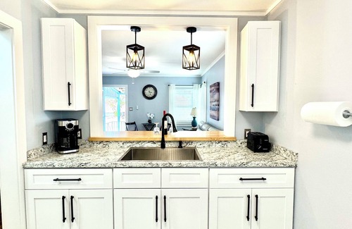 Pass-a-Grille House | BEACH COTTAGE with PORCH/60 SECONDS TO THE WATER