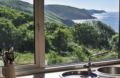 Pembroke House | Beach Cove
