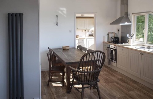 Pembroke Cottage | BEACH COVE, pet friendly, country holiday cottage in Freshwater East