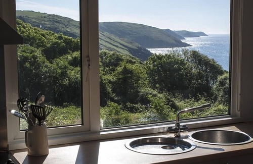 Pembroke Cottage | BEACH COVE, pet friendly, country holiday cottage in Freshwater East