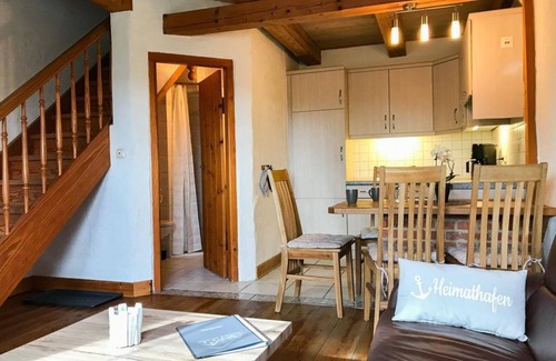 Vollerwiek Cottage | Beach crab - crowbar by the sea