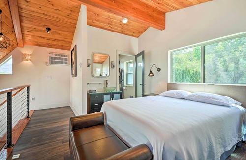 Oroville Apartment | Beach Escape: Scenic Osoyoos Lake Chalet!