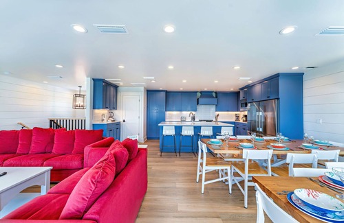 East End House | Beach front access, private pickleball court, pool & hot tub, dog-friendly